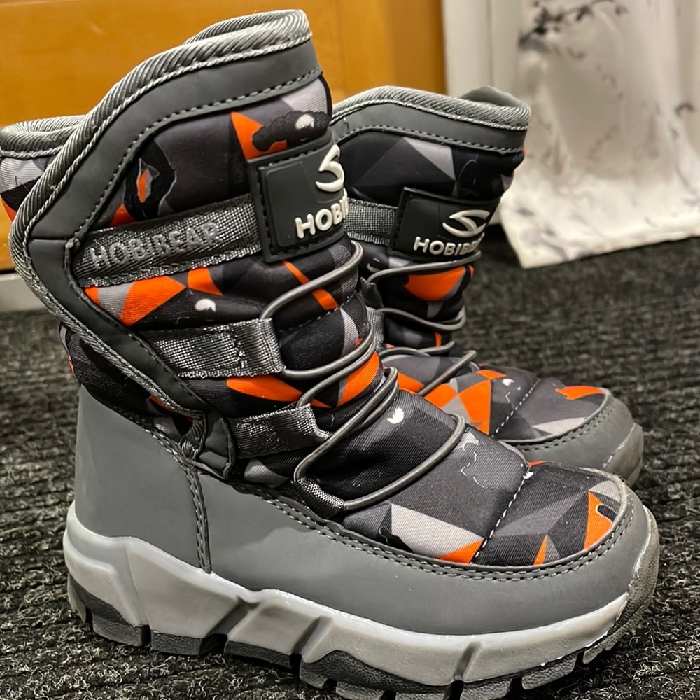 Snow boots